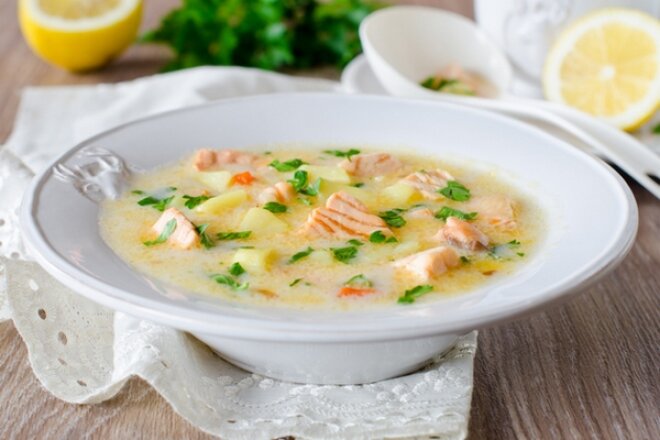 Light cheese soup with salmon