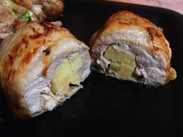 Chicken in ginger-orange marinade stuffed with quince