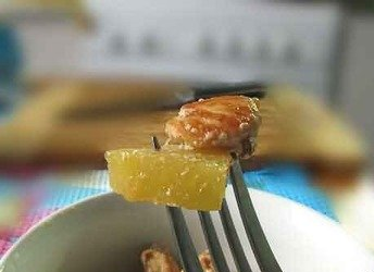 Chicken in pineapple with cream
