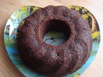 Chocolate cupcake with apple and raisins