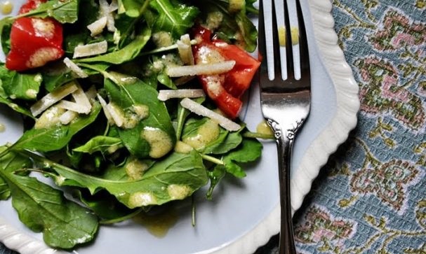 Arugula and tomato salad