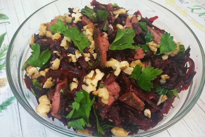 Beetroot Salad with Liver and Walnuts