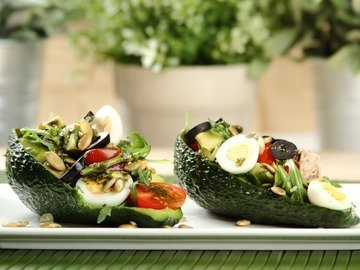 Salad with avocado and tuna