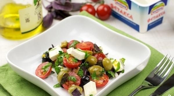 Salad with olives