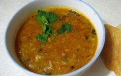 Vegetarian kharcho soup with tomatoes