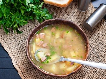 Pea soup with sausage in a slow cooker