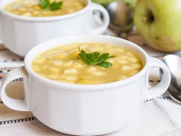Zucchini soup puree with apple