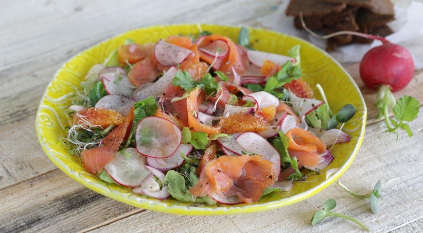 Orange, radish and salmon salad