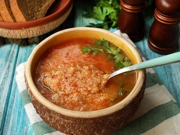 Tomato soup with couscous and lentils