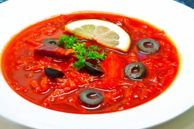 Meat borsch with pepper and lemon