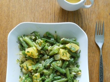 Warm salad with green beans