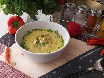 Vegetable soup puree with chicken fillet and bell peppers