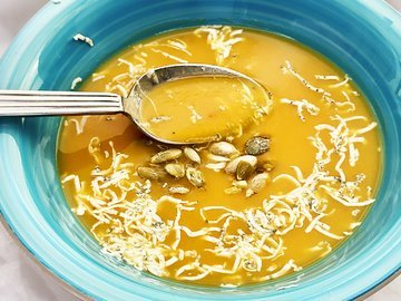 Pumpkin puree soup with dorblu cheese