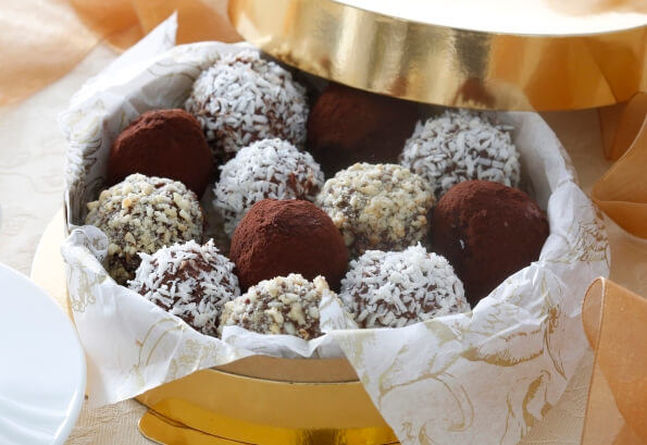 Cheese balls in chocolate