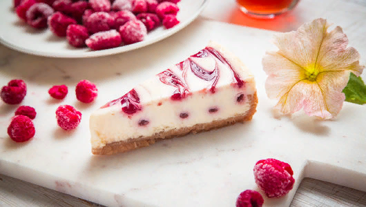 Cheesecake with raspberries in a multicooker