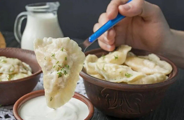 Dumplings with cabbage