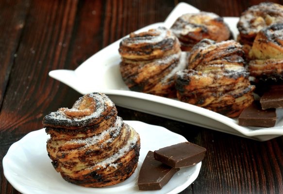 Puff pastry craffins with chocolate and cinnamon