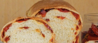 Wheat bread with sun-dried tomatoes