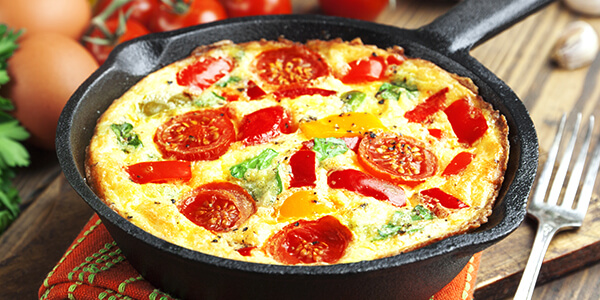 Classic Frittata with tomatoes, bell peppers and mozzarella