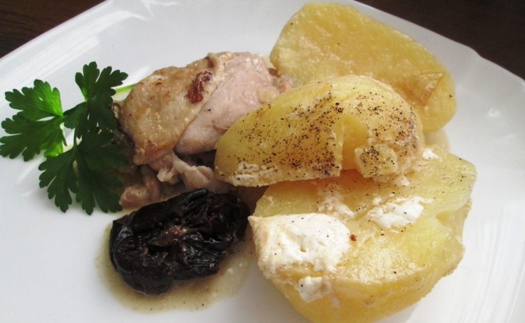 Chicken with prunes and potatoes in sour cream