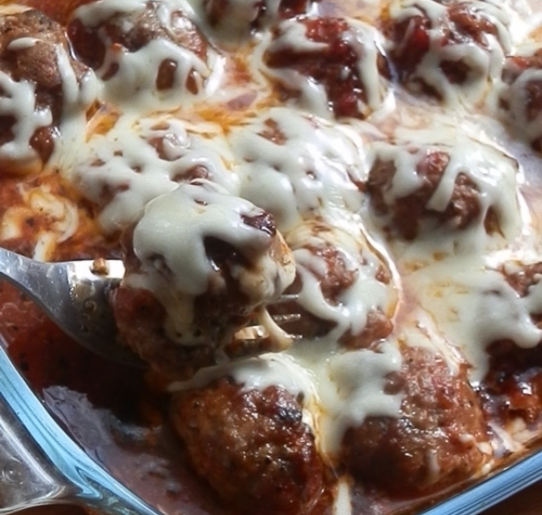 Meatballs in spicy tomato sauce with cheese