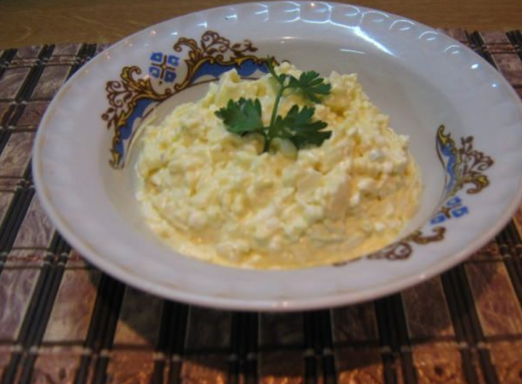 A simple snack recipe with cheese and garlic
