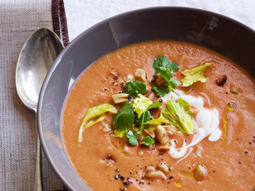 Tomato and nut soup