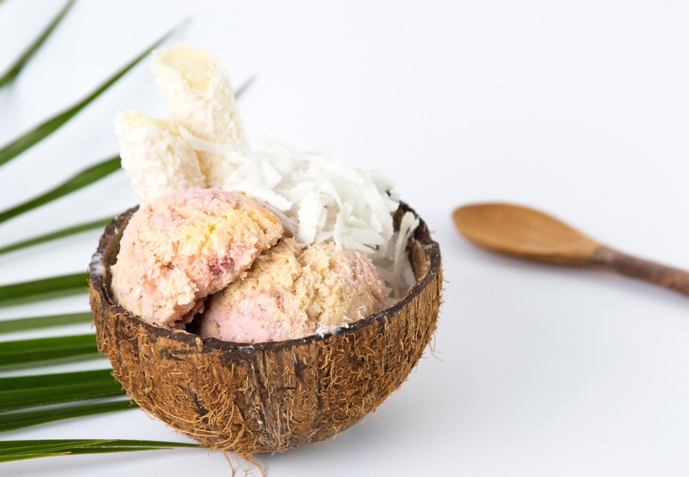Coconut ice cream with dates