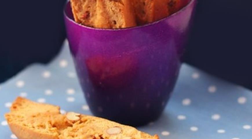 Honey almond biscotti