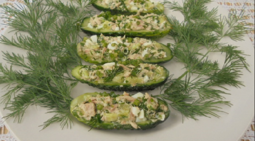 Cucumber boats with tuna salad