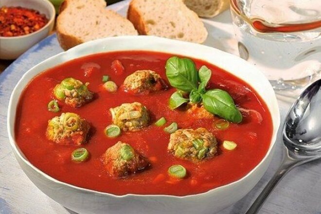 Tomato soup with meatballs and Italian herbs