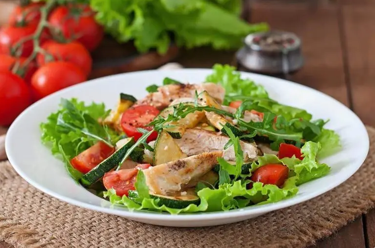 Zucchini and chicken fillet salad