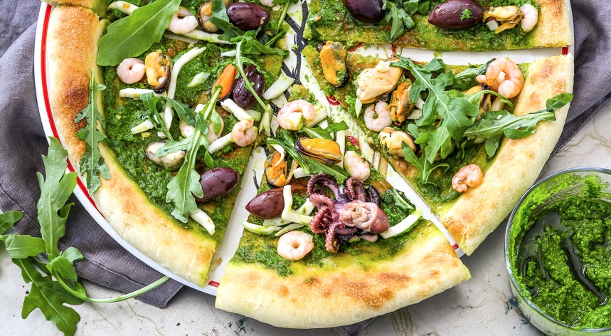 Pizza with pesto and seafood