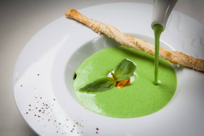 Creamy spinach soup with poached egg