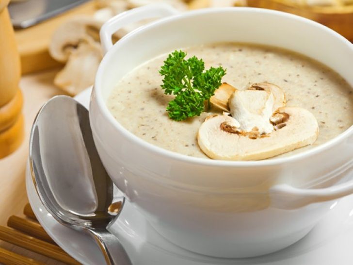 French champignon cream soup