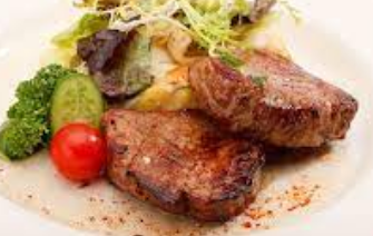 Pork steaks with fig sauce