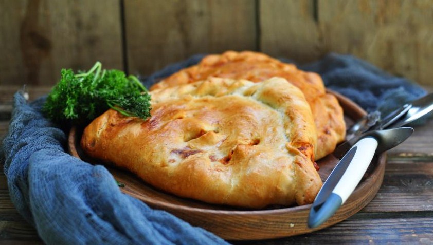 Pizza Calzone with vegetables and cheese