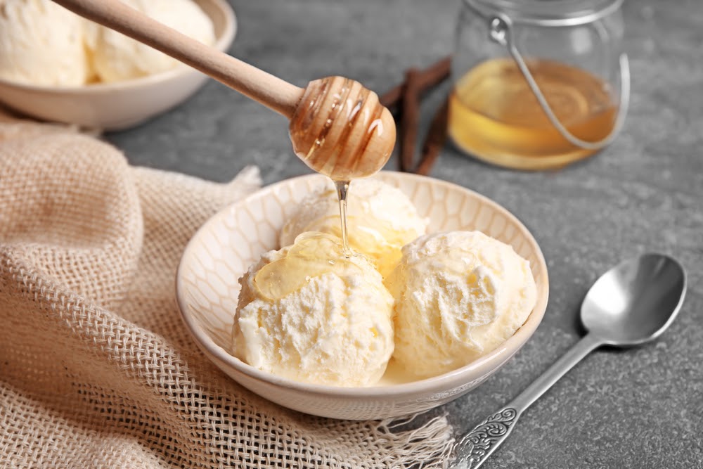 Ice cream without cream - only yogurt and honey