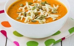 Creamy baked pumpkin soup with garlic