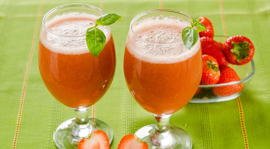 Strawberry Basil Ice Drink