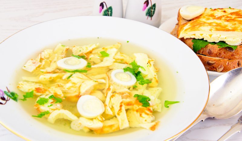 Chicken soup with omelet and vegetables