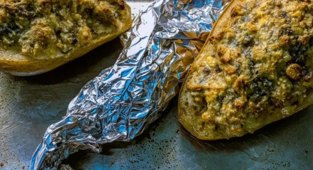 Baked Pear with Nuts and Mascarpone Cheese