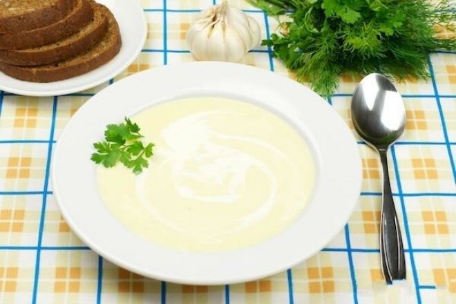 Mashed potato soup with garlic and cream