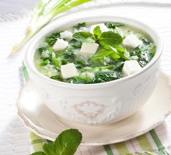 Cold soup with spinach and feta cheese