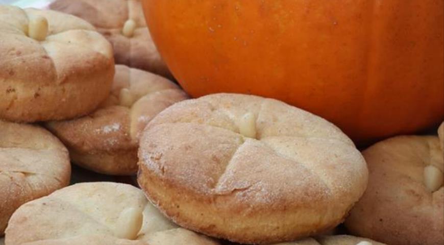 Pumpkin curd biscuits