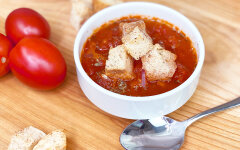 Italian tomato soup with croutons