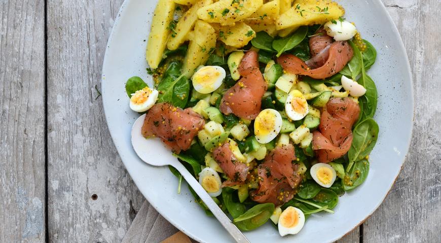Large salad with gravlax and avocado