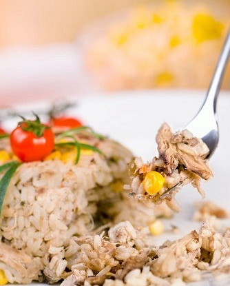 Cold rice with tuna and mayonnaise