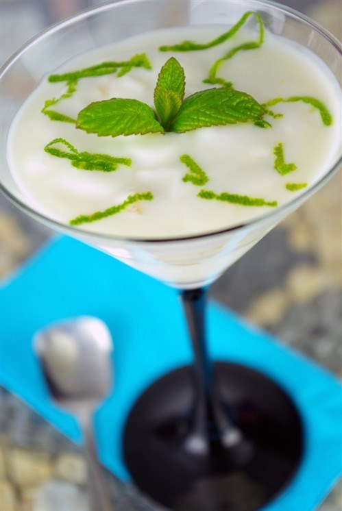 Gin cocktail with mint liqueur