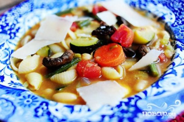 Minestrone soup with pasta